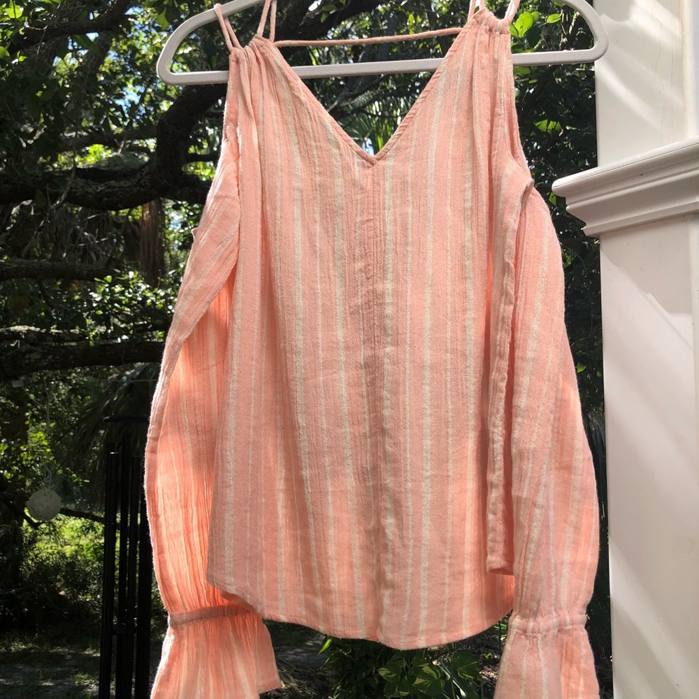Long sleeve cold shoulder